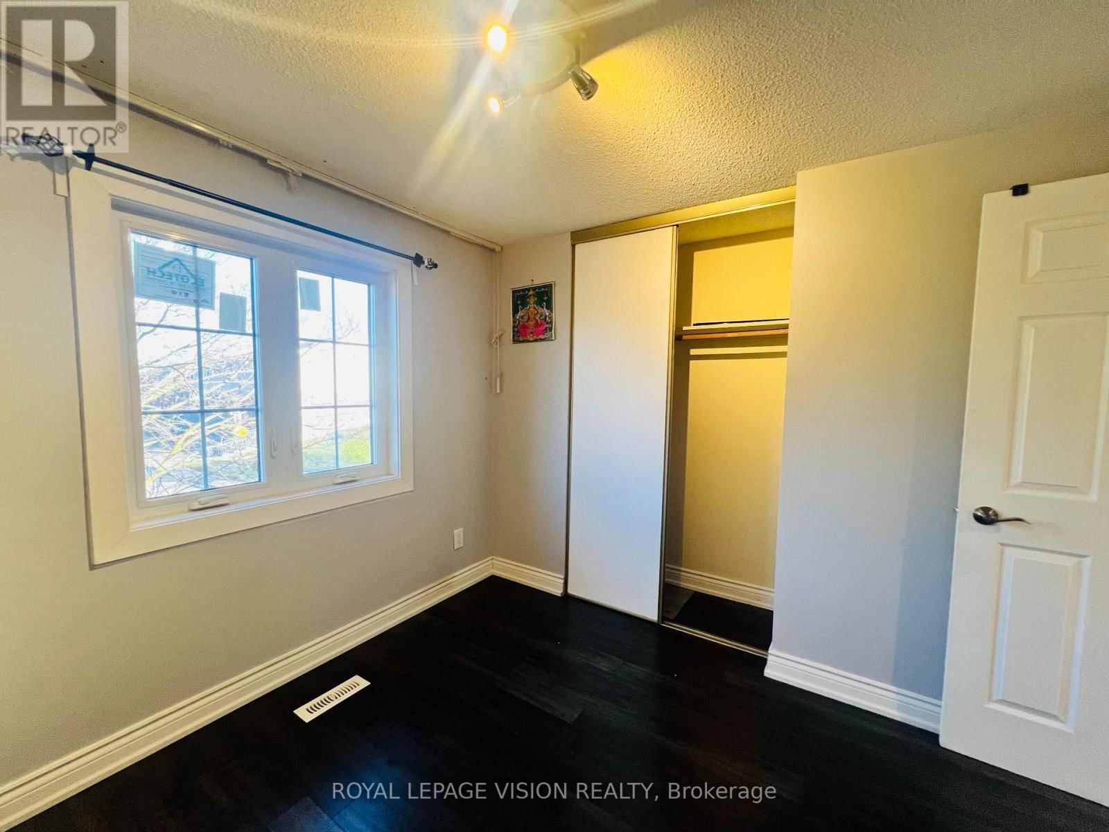 9 EMPRINGHAM DRIVE Image 26