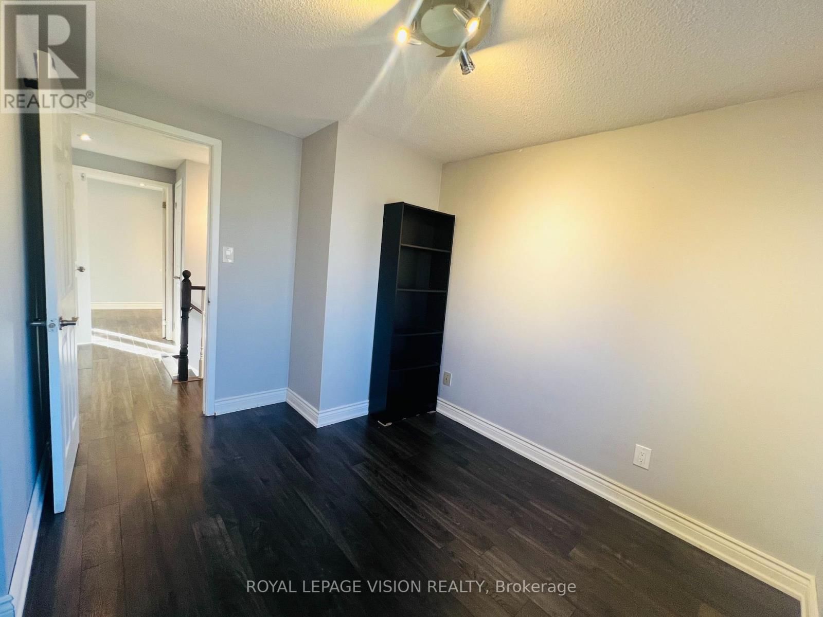 9 EMPRINGHAM DRIVE Image 27