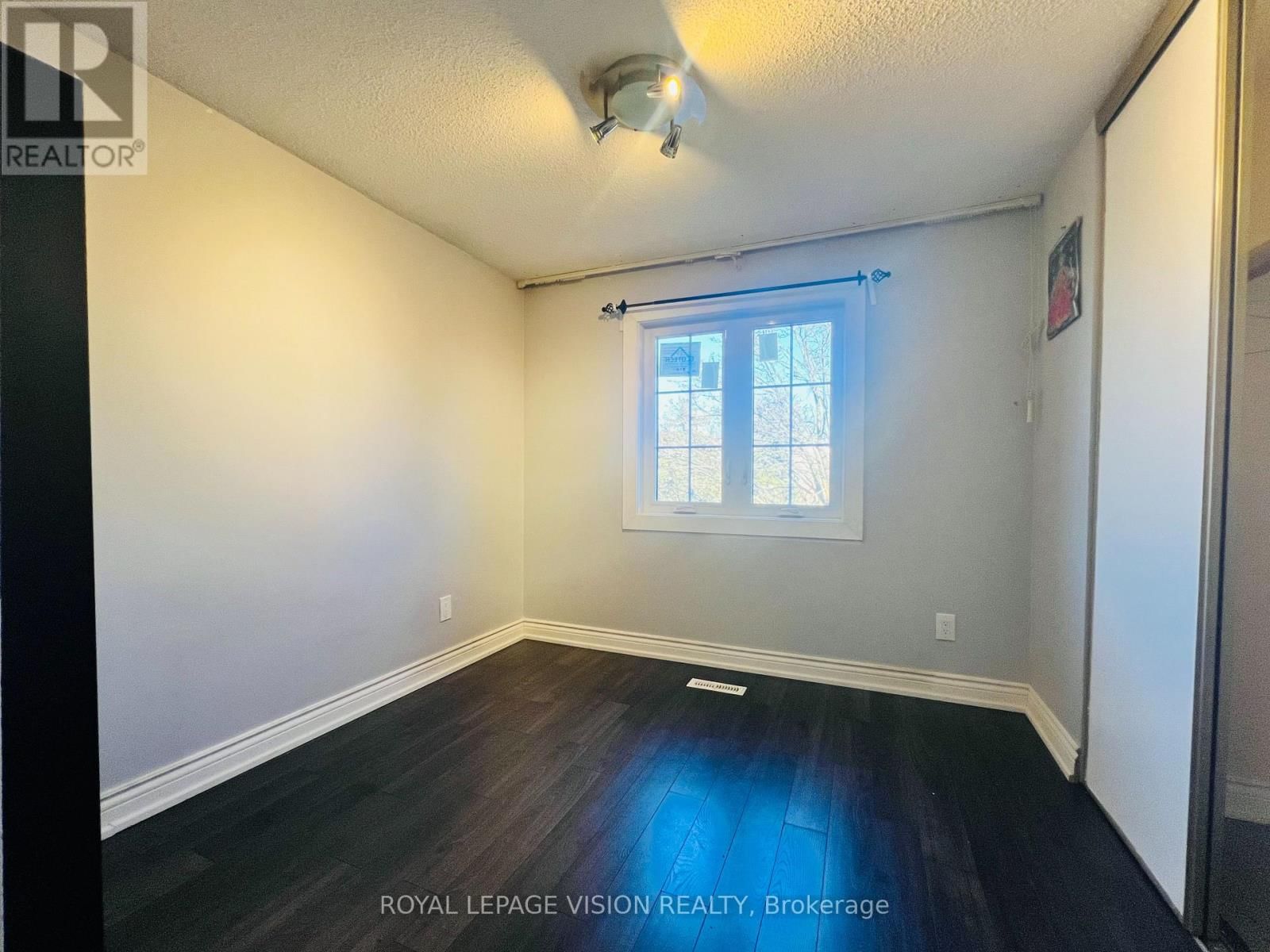 9 EMPRINGHAM DRIVE Image 28