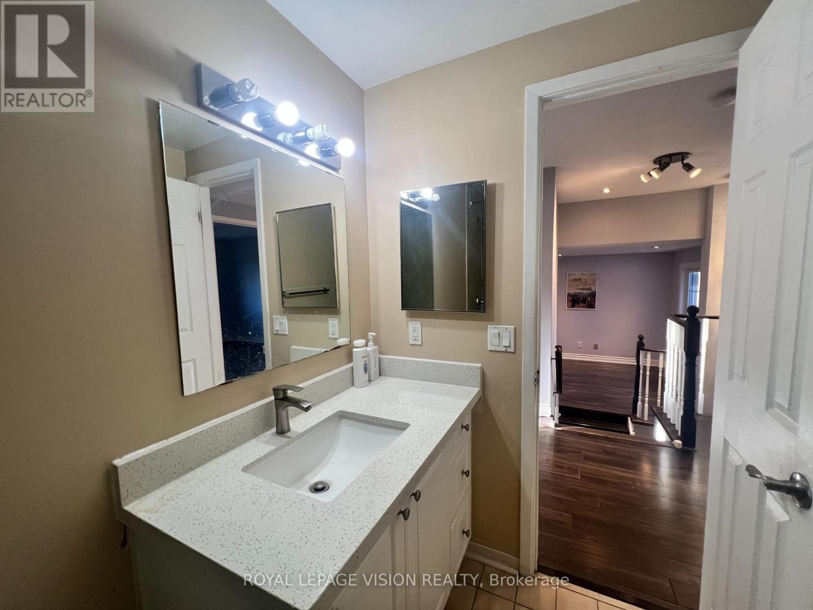 9 EMPRINGHAM DRIVE Image 31