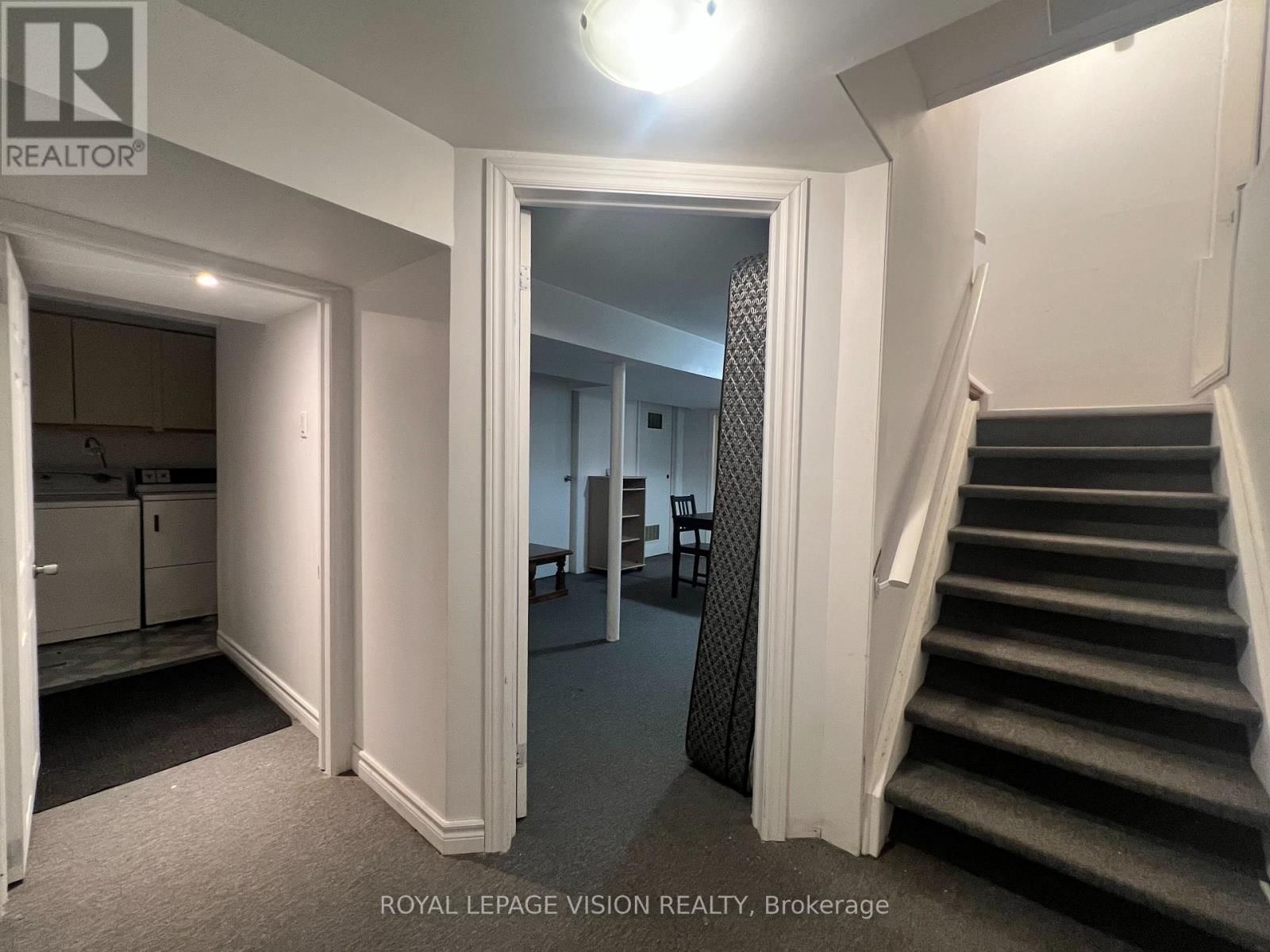 9 EMPRINGHAM DRIVE Image 35