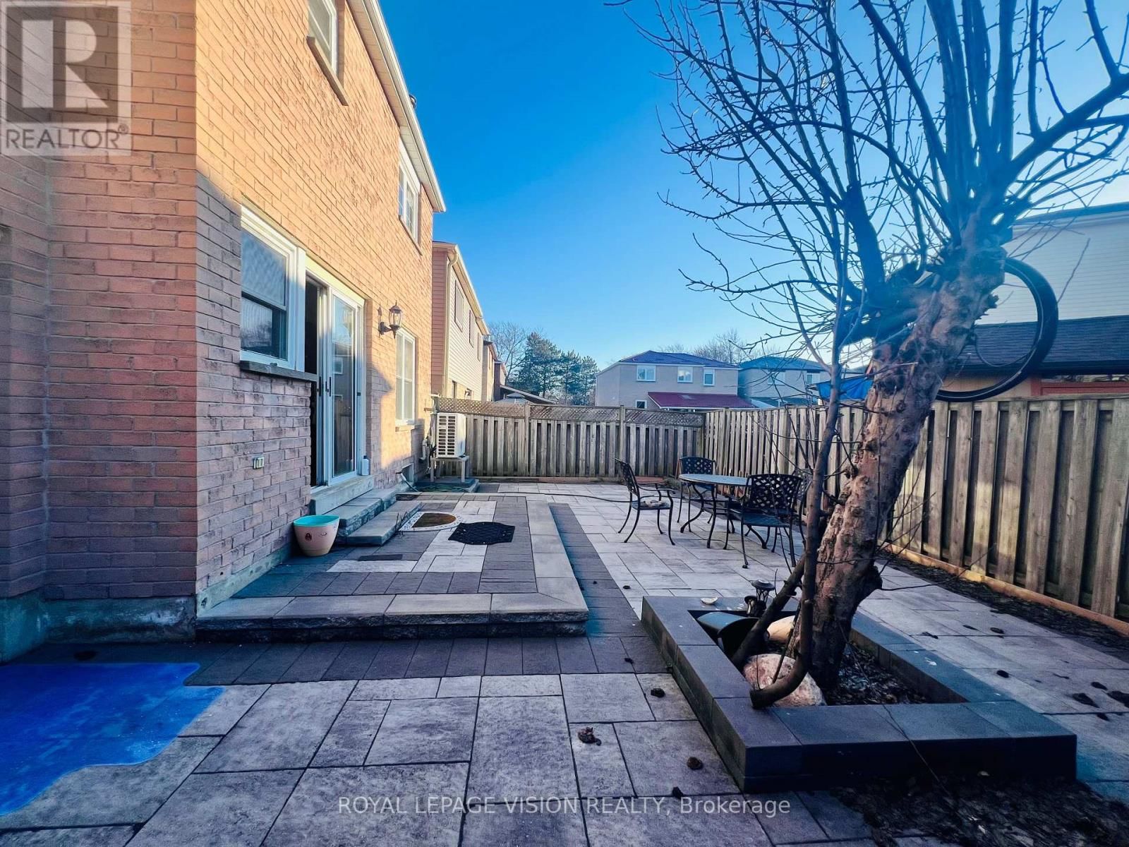 9 EMPRINGHAM DRIVE Image 40