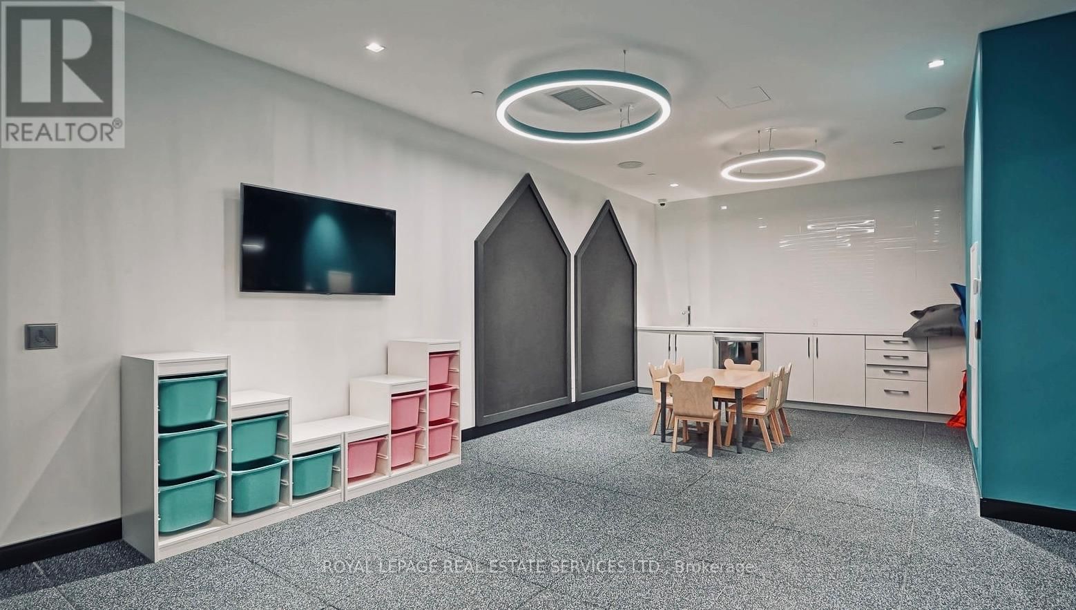 1211 - 286 MAIN STREET Image 24