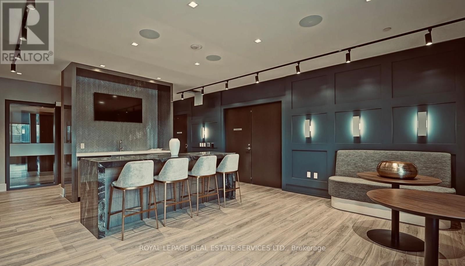 1211 - 286 MAIN STREET Image 29