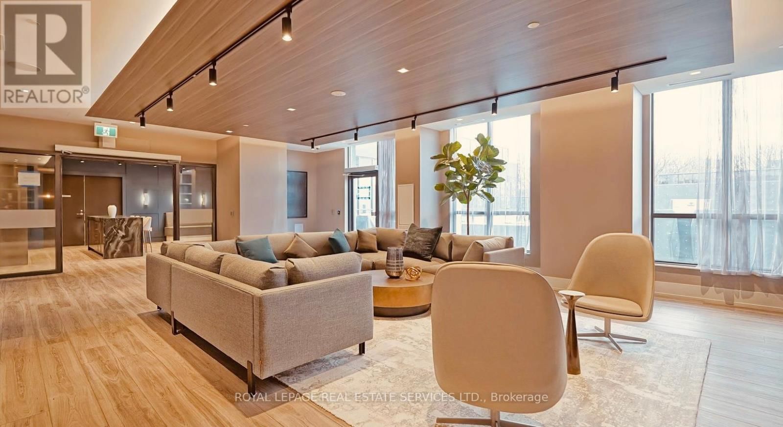 1211 - 286 MAIN STREET Image 30