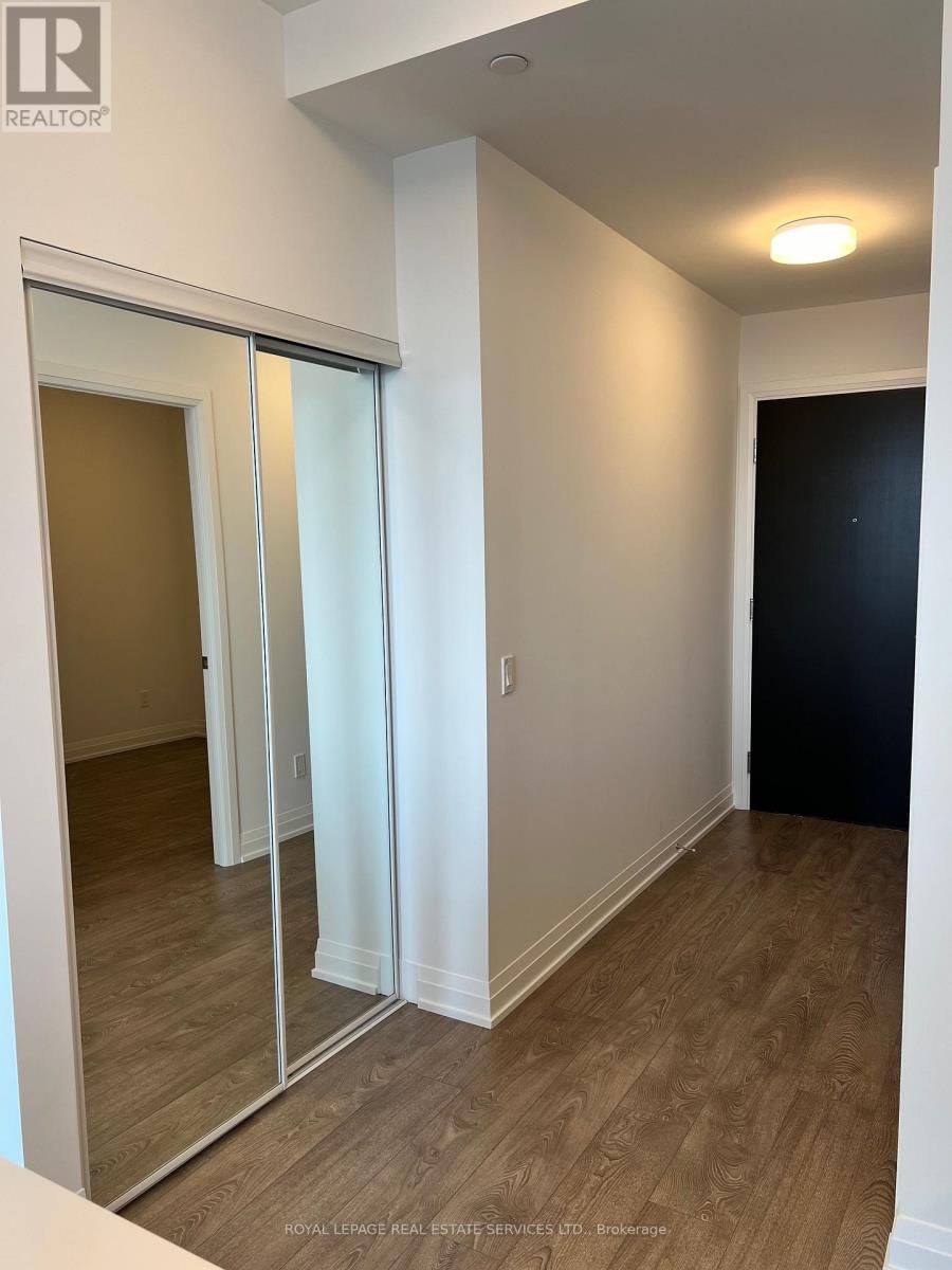 1211 - 286 MAIN STREET Image 4