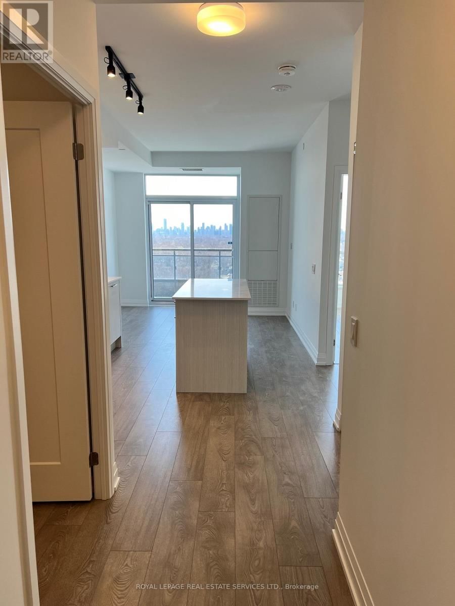 1211 - 286 MAIN STREET Image 5