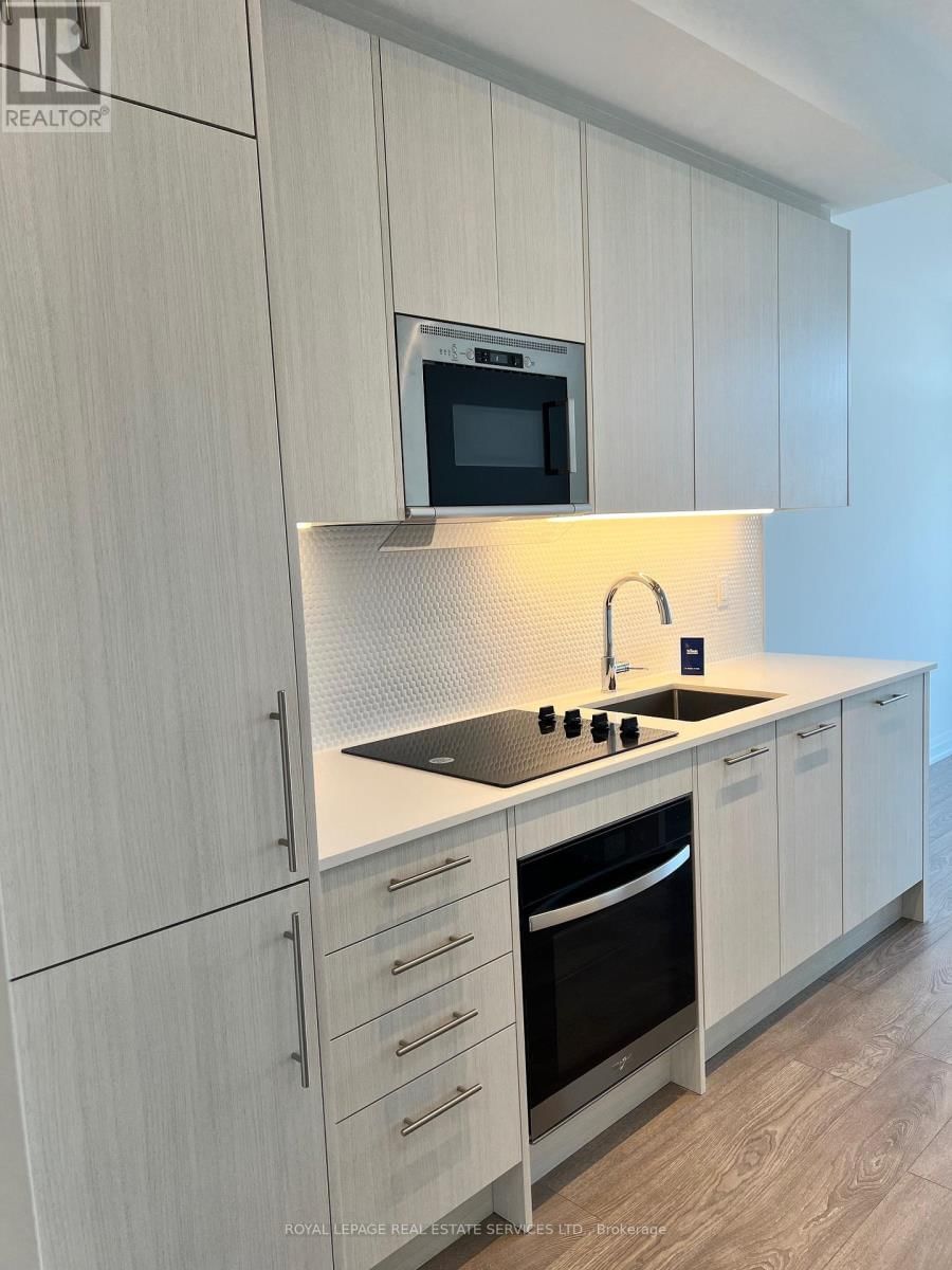 1211 - 286 MAIN STREET Image 6