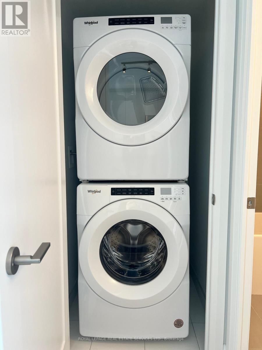 1211 - 286 MAIN STREET Image 8