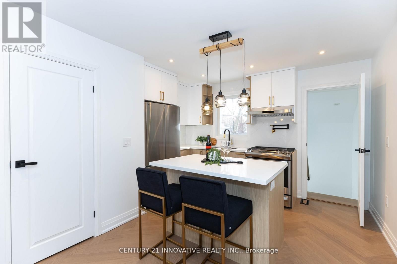 371 MILVERTON BOULEVARD Image 17