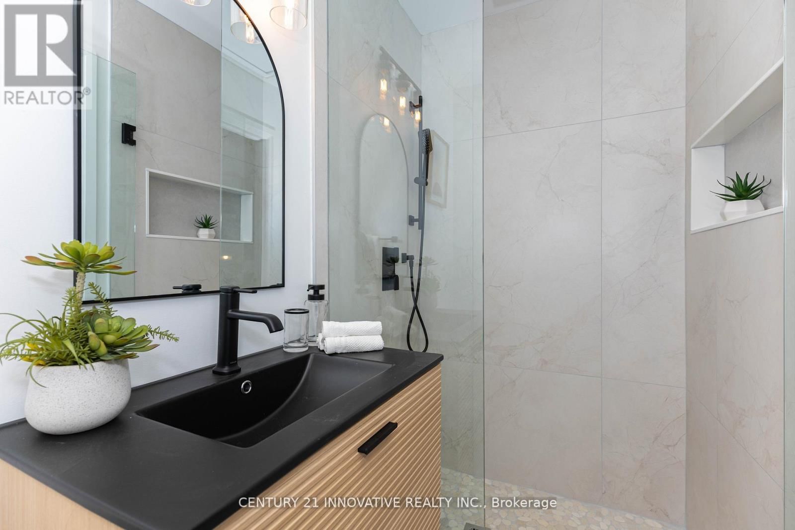 371 MILVERTON BOULEVARD Image 32