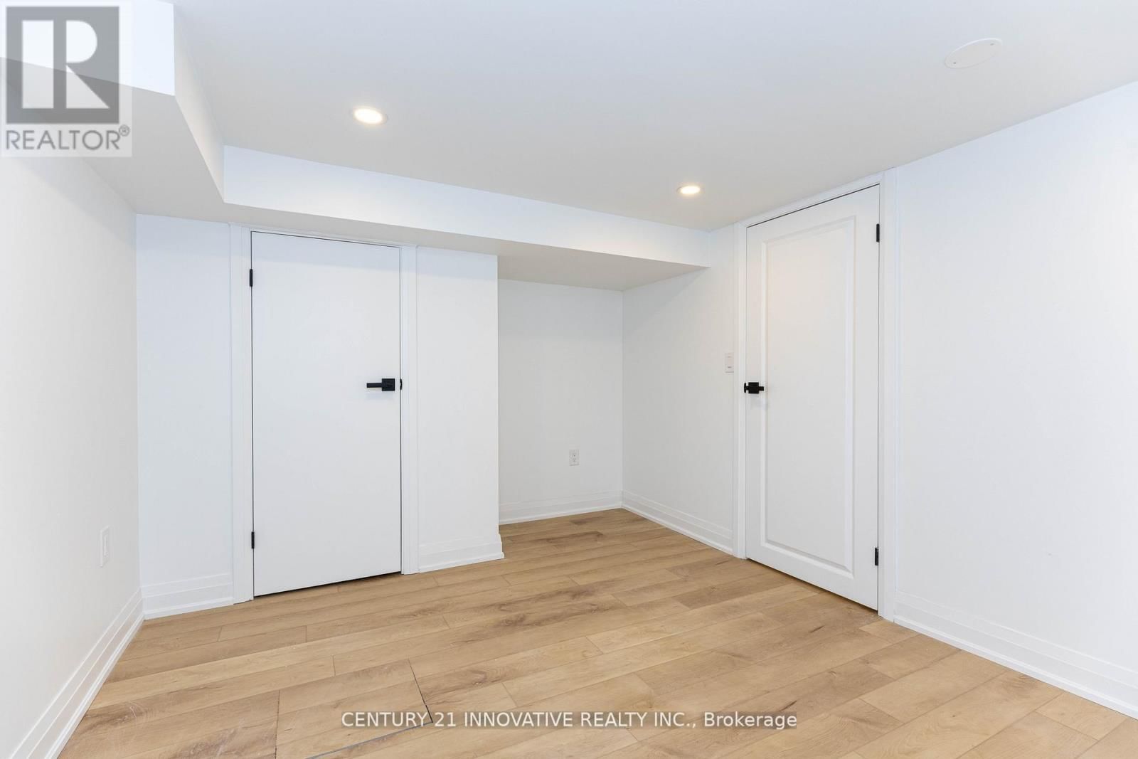 371 MILVERTON BOULEVARD Image 39