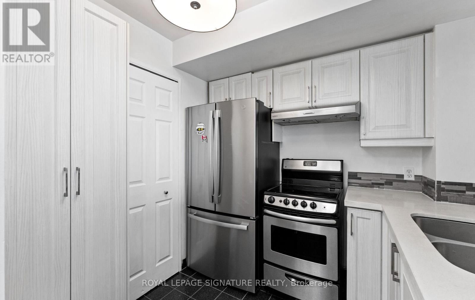 705 - 8 LEE CENTRE DRIVE Image 20