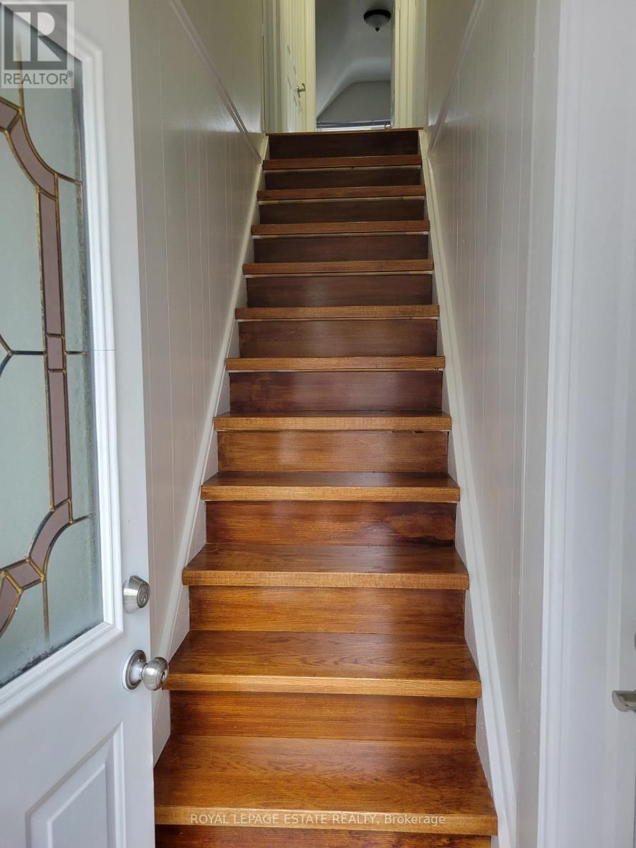 Upper - 13 PINEGROVE AVENUE Image 4