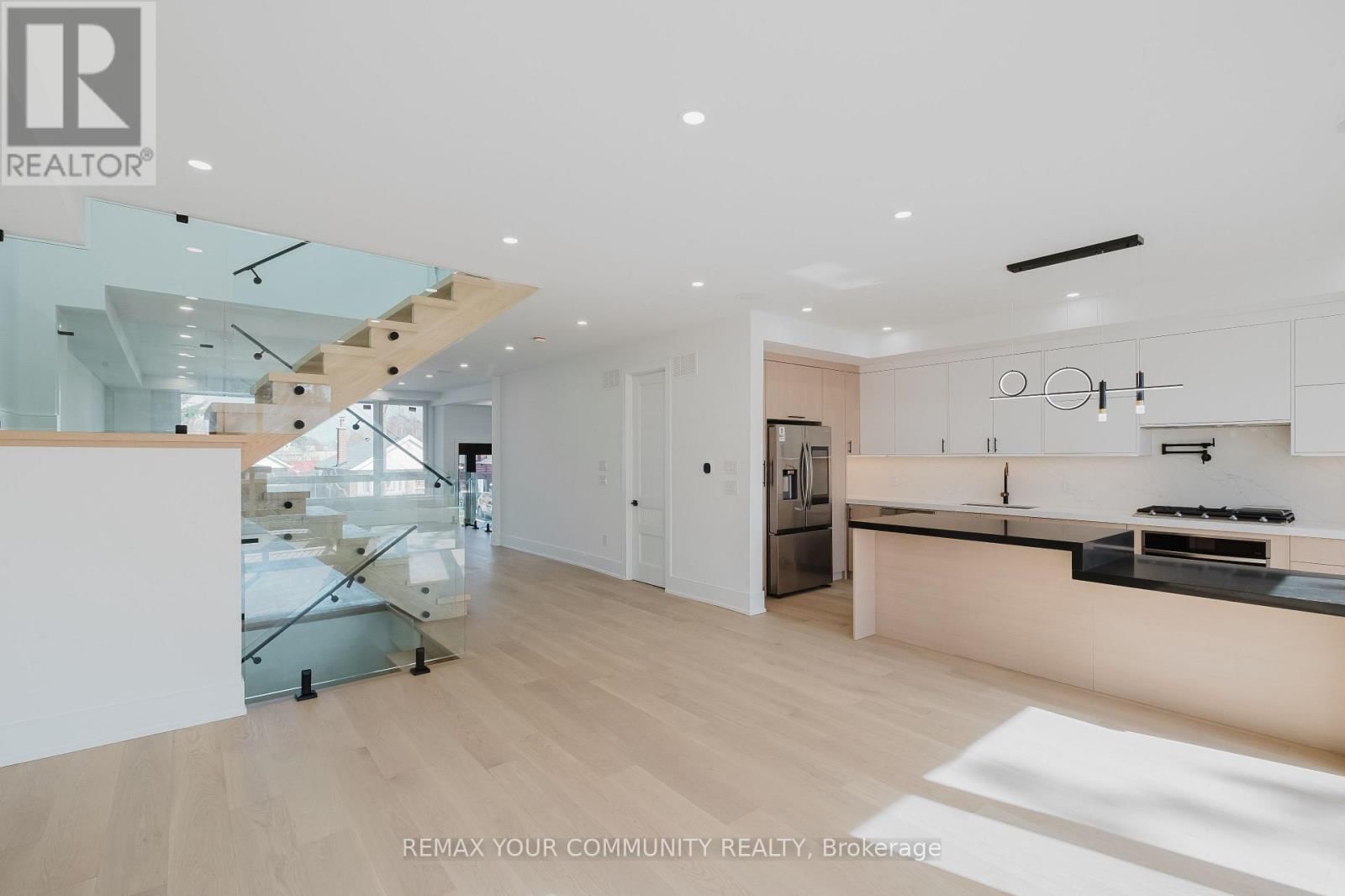 360 WOODMOUNT AVENUE Image 5