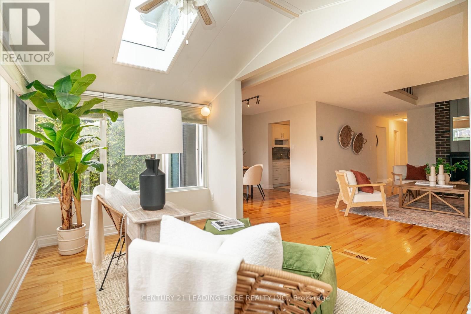 1825 LISTOWELL CRESCENT Image 11