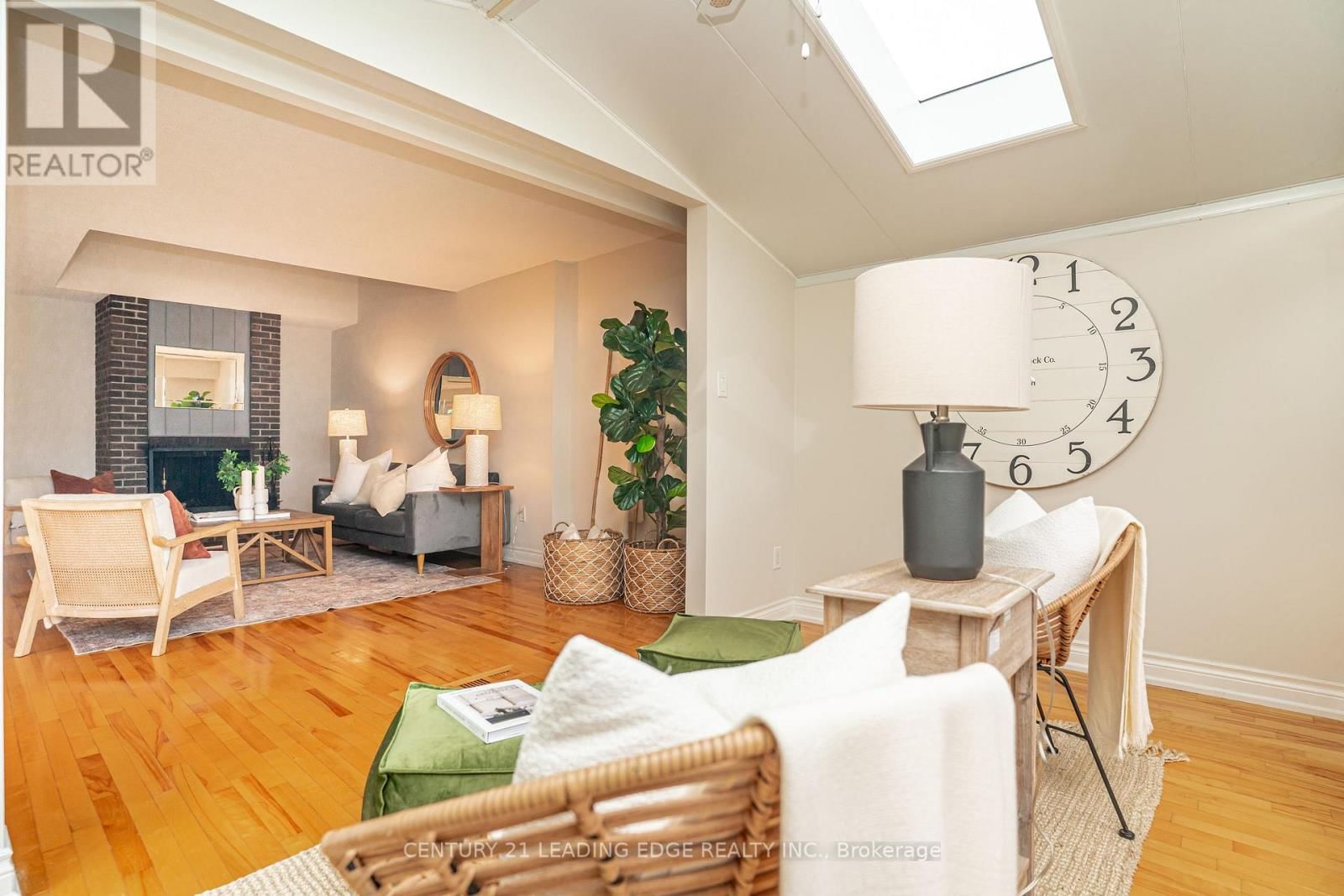 1825 LISTOWELL CRESCENT Image 12