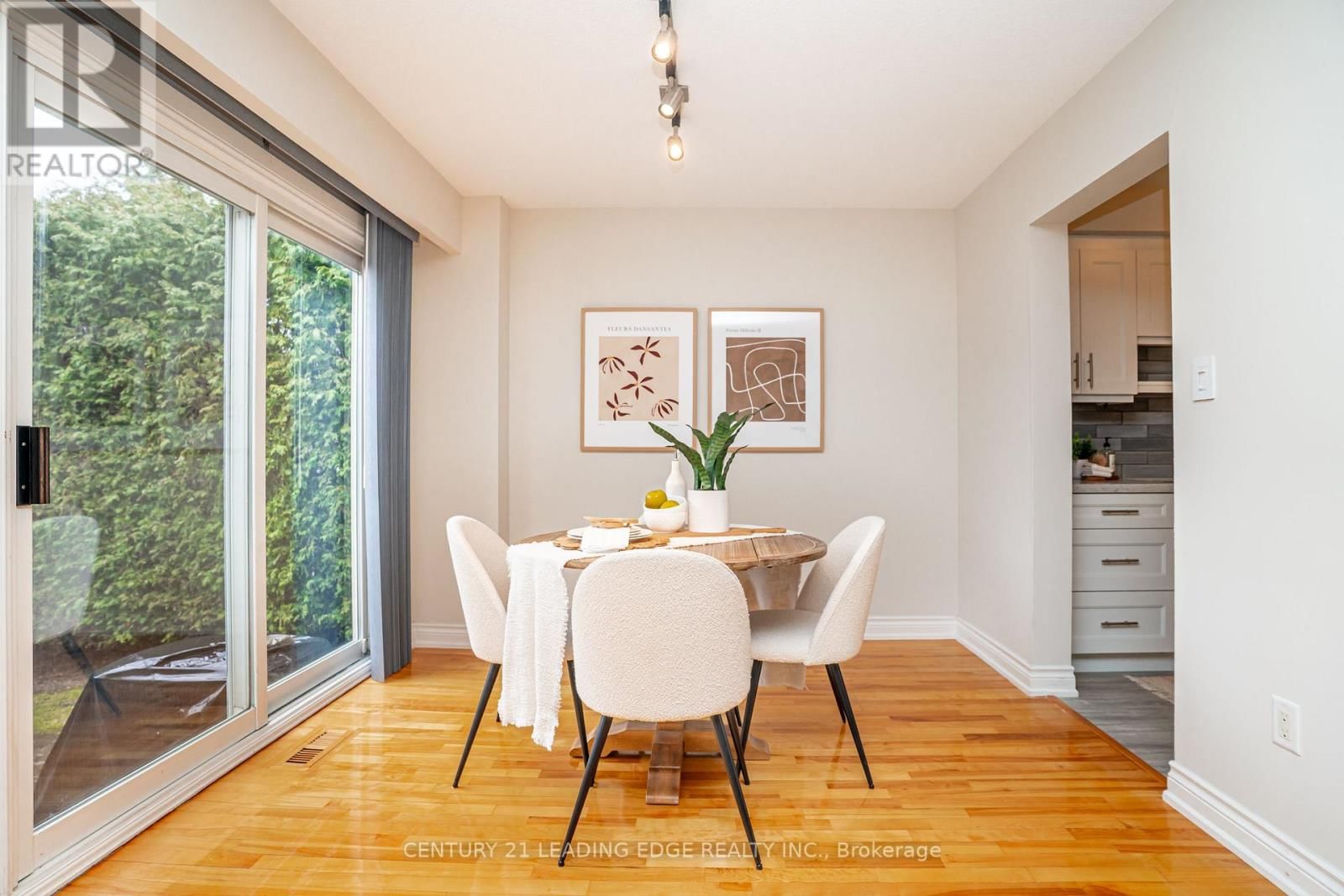 1825 LISTOWELL CRESCENT Image 13