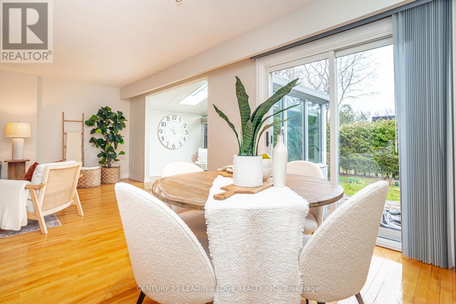 1825 LISTOWELL CRESCENT Image 14