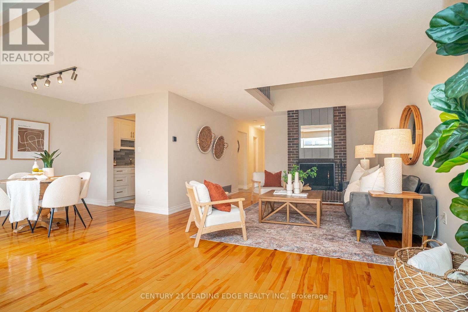 1825 LISTOWELL CRESCENT Image 15