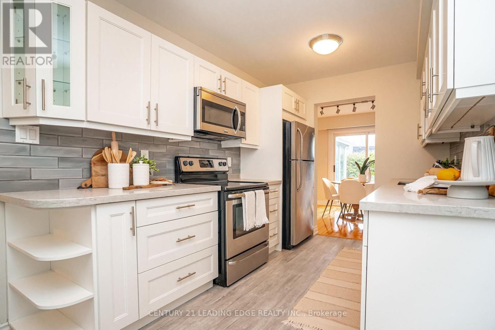 1825 LISTOWELL CRESCENT Image 17