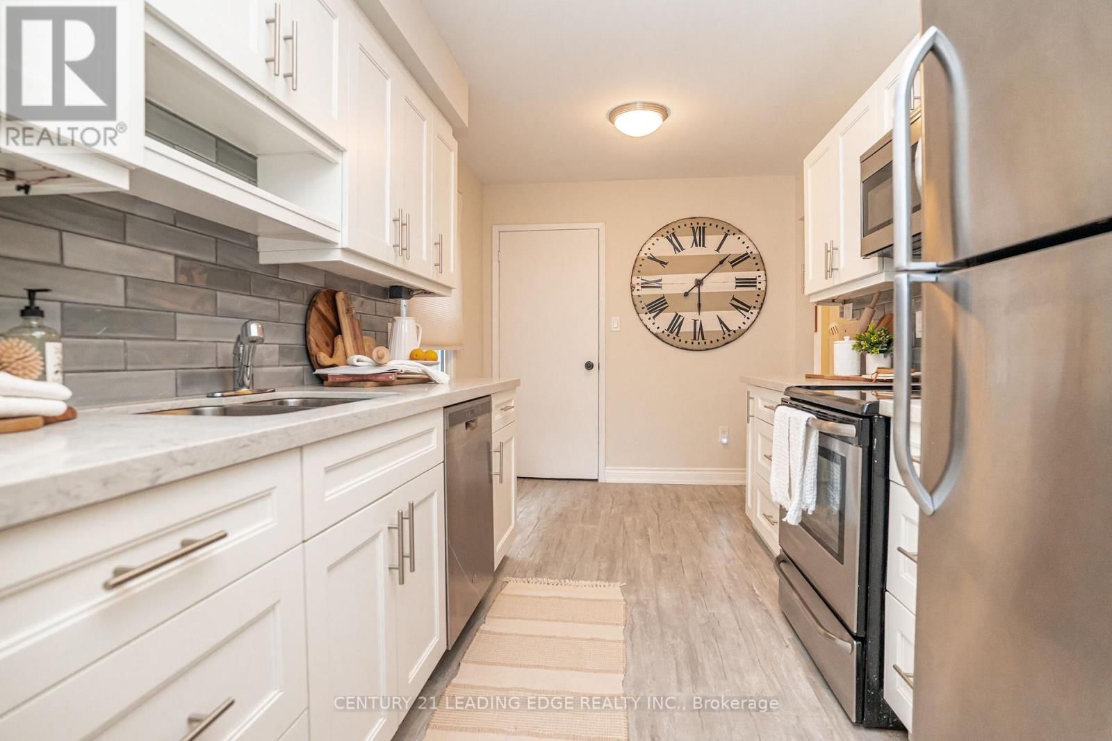 1825 LISTOWELL CRESCENT Image 19