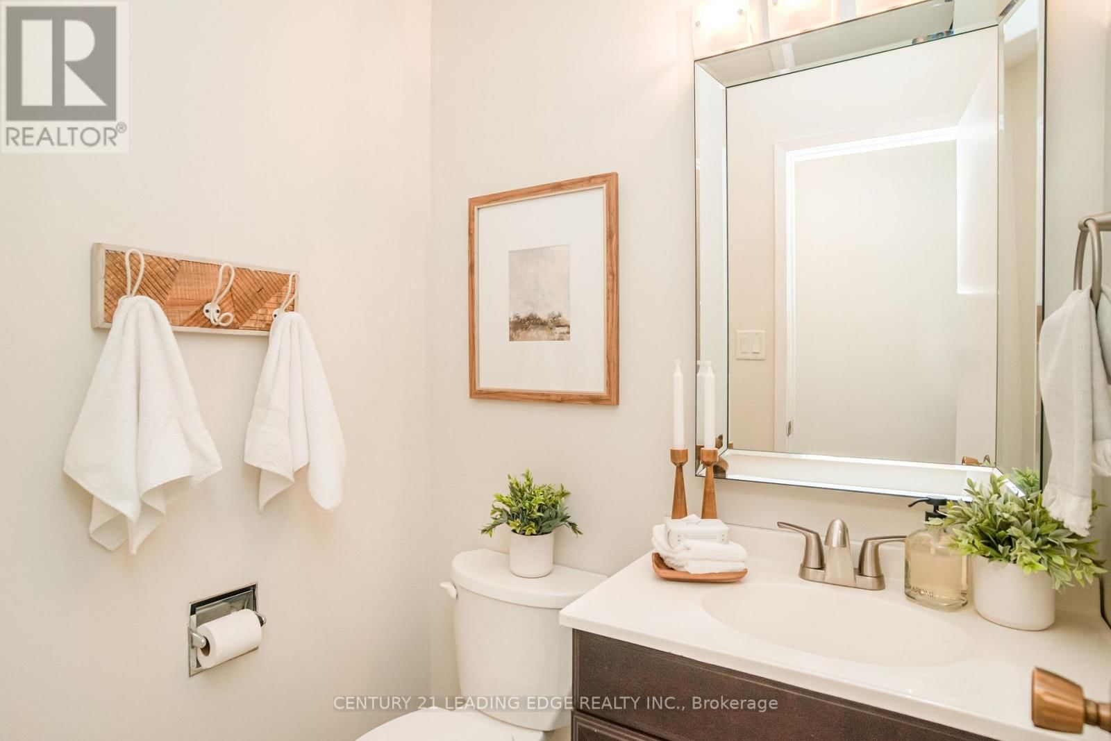 1825 LISTOWELL CRESCENT Image 20