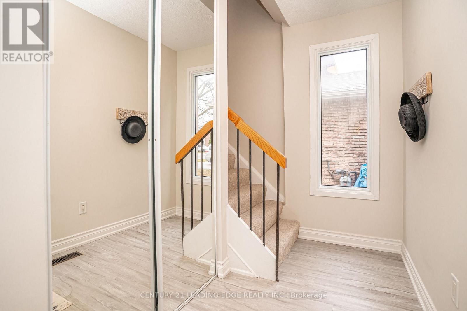 1825 LISTOWELL CRESCENT Image 21