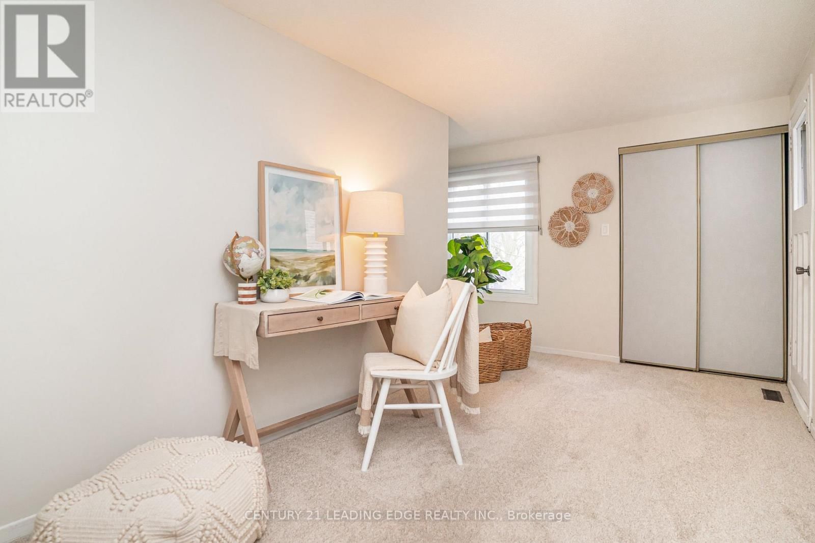 1825 LISTOWELL CRESCENT Image 30