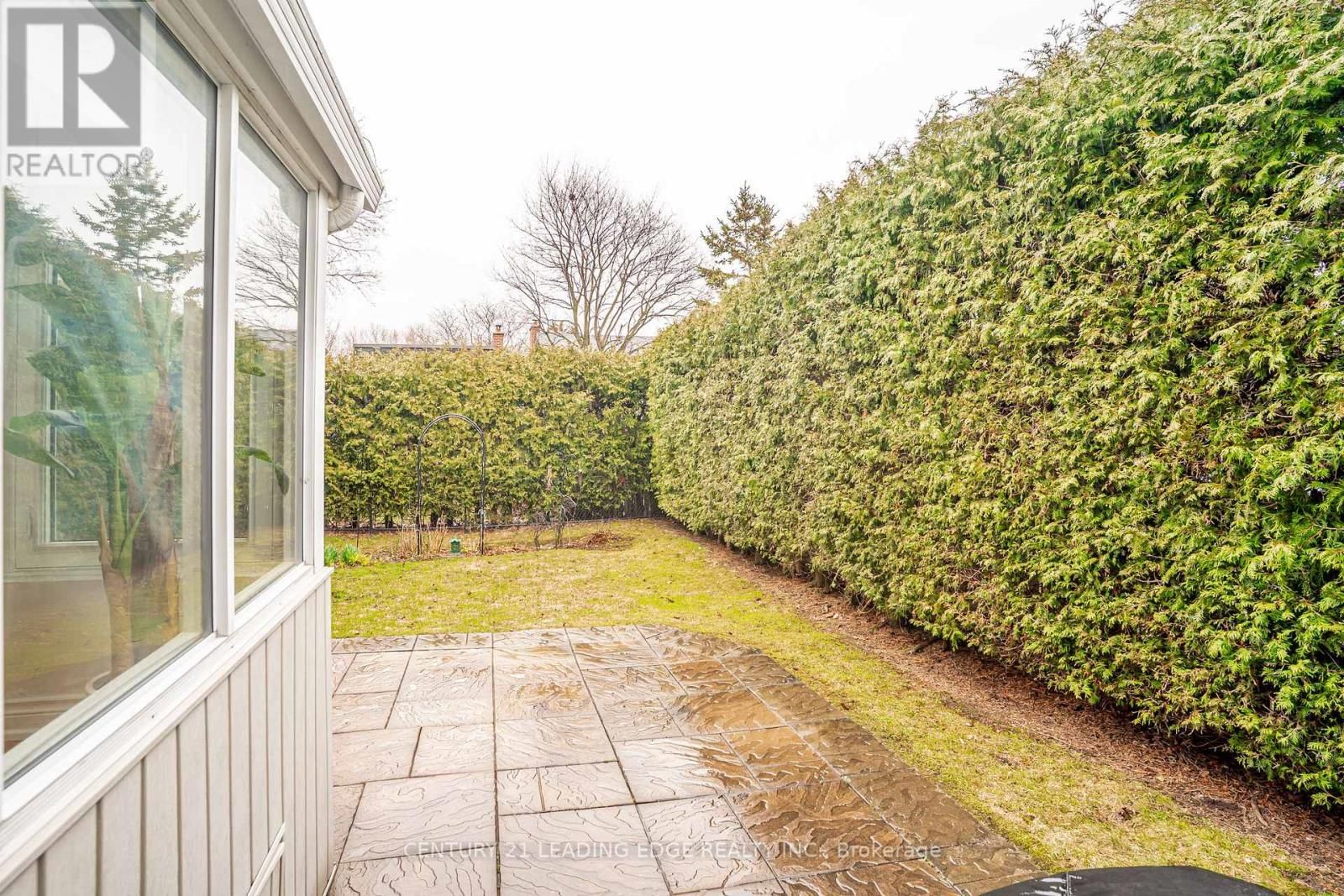 1825 LISTOWELL CRESCENT Image 33