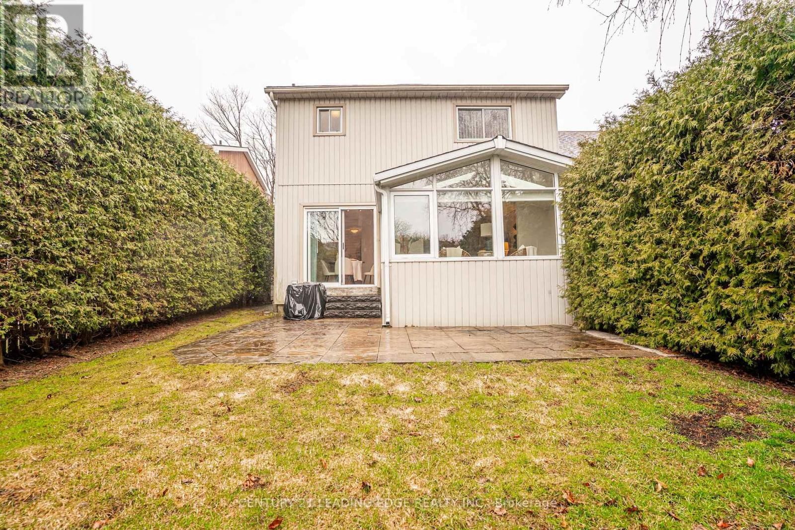 1825 LISTOWELL CRESCENT Image 35