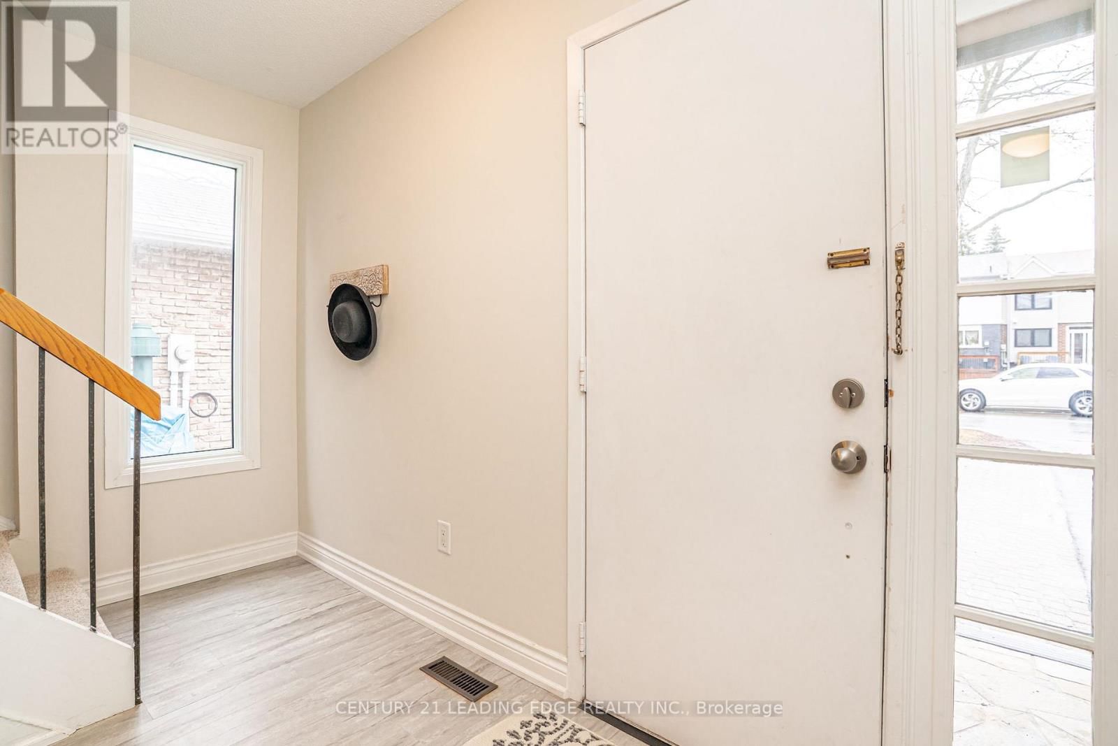 1825 LISTOWELL CRESCENT Image 7