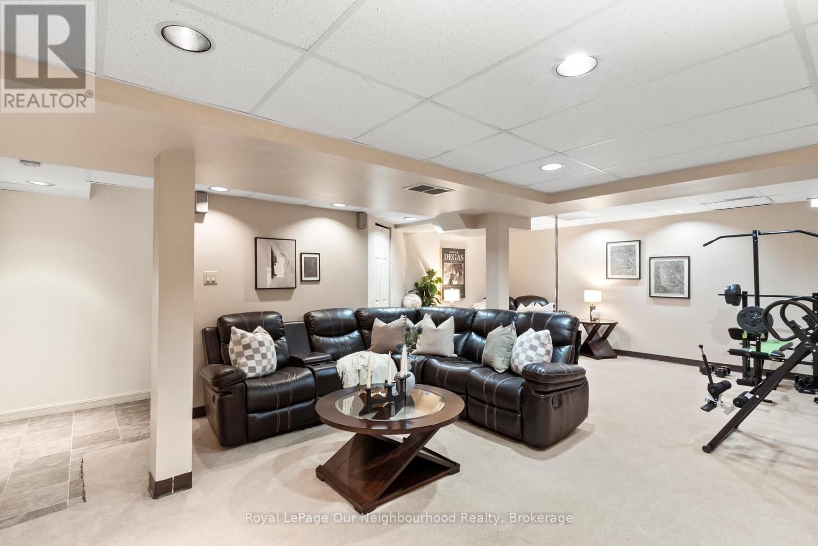 61 FRY CRESCENT Image 36