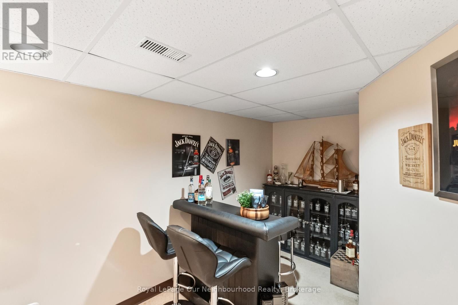 61 FRY CRESCENT Image 37