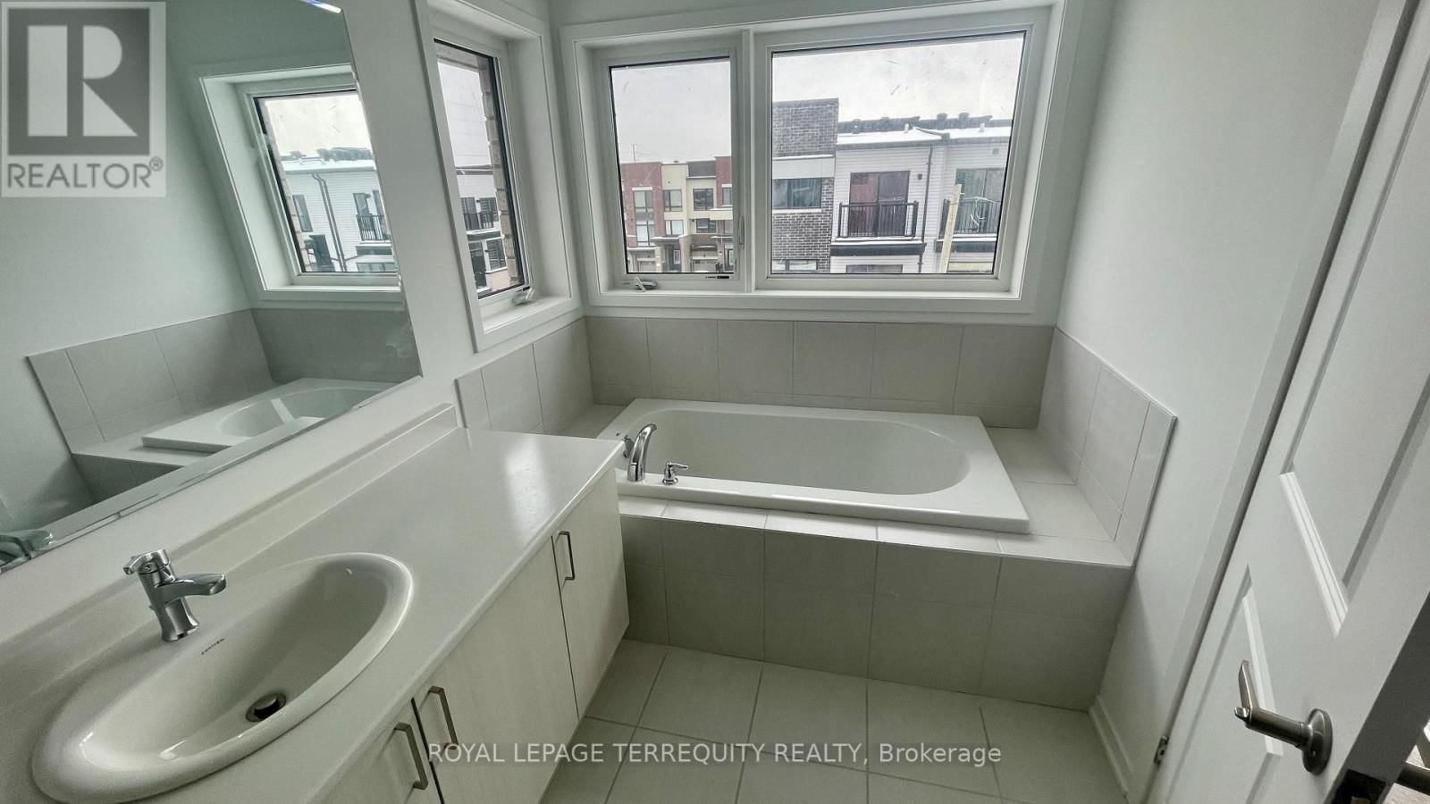 815 STANSTEAD PATH Image 8