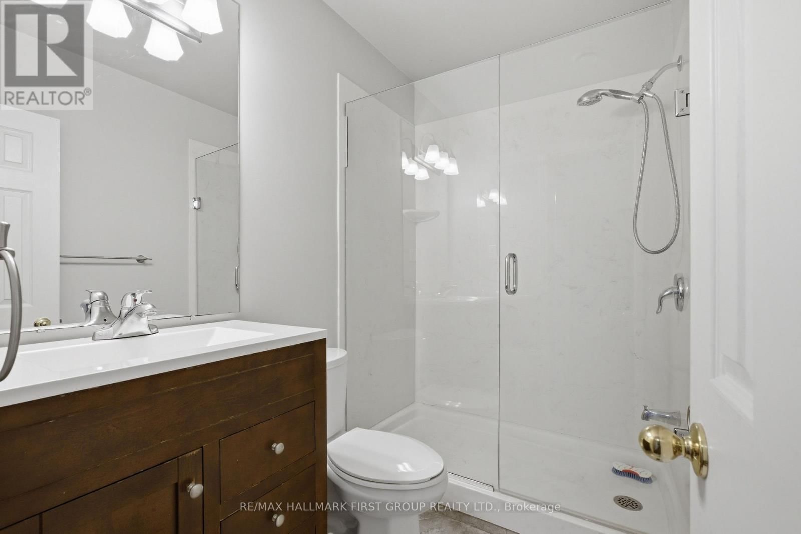 Main - 303 ROSSLAND ROAD WEST Image 22