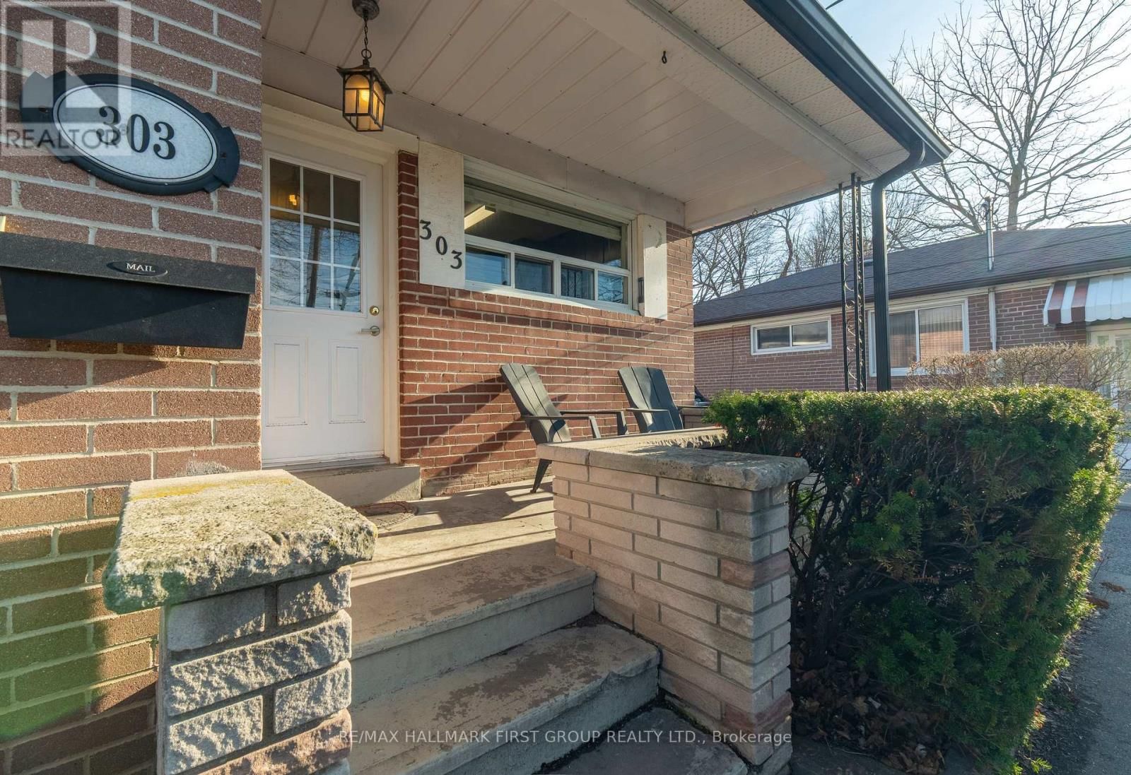 Main - 303 ROSSLAND ROAD WEST Image 3