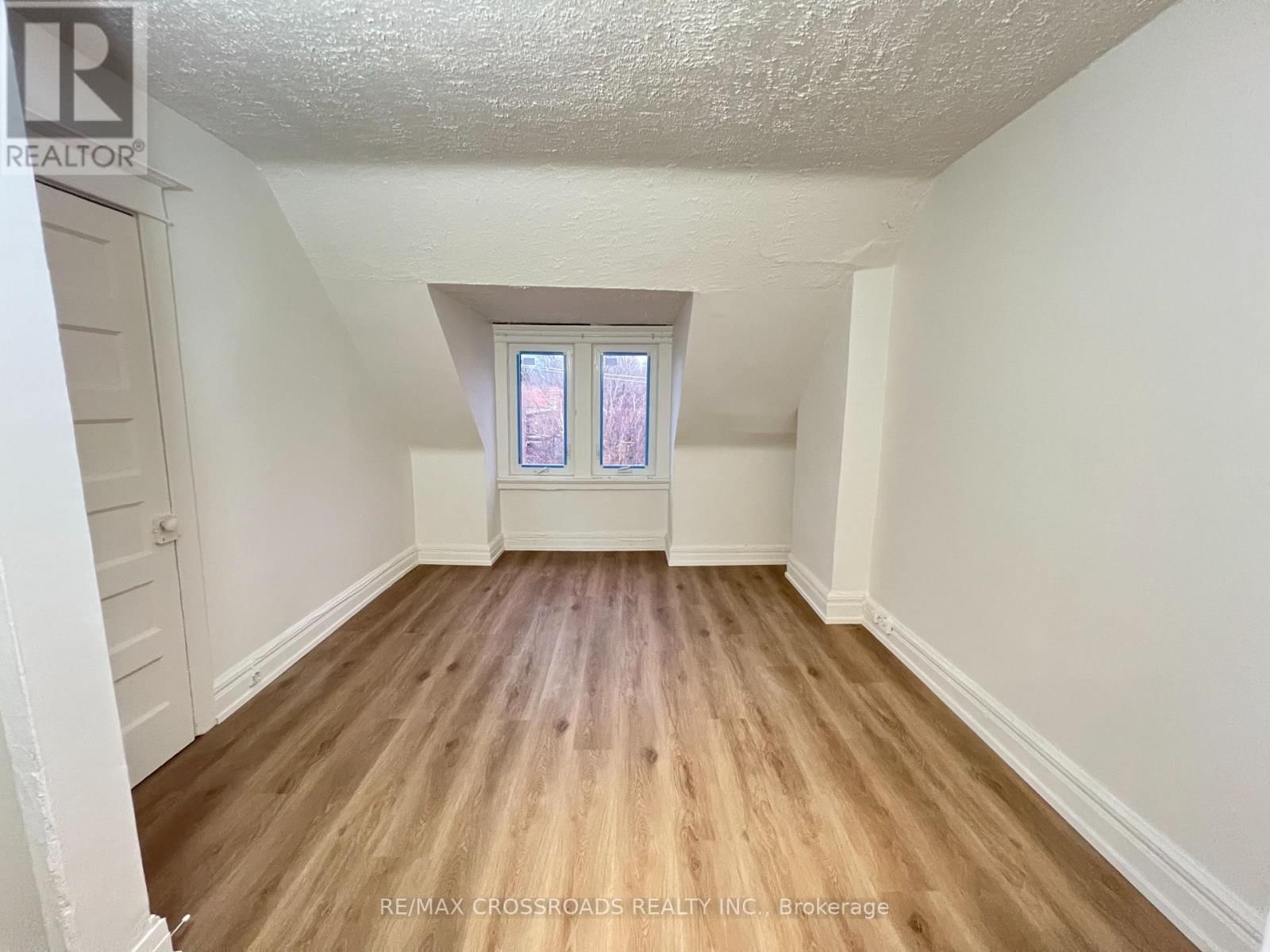 UNIT 3 - 82 CURZON STREET Image 5