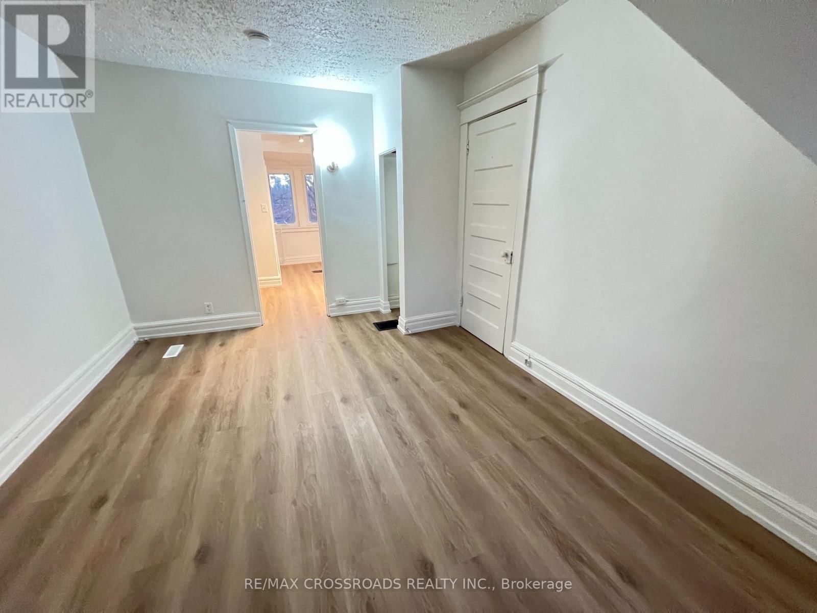 UNIT 3 - 82 CURZON STREET Image 6