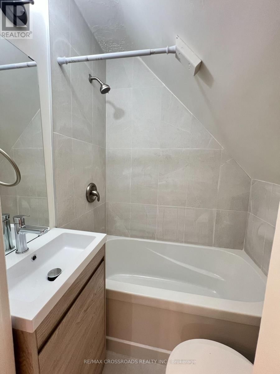 UNIT 3 - 82 CURZON STREET Image 8