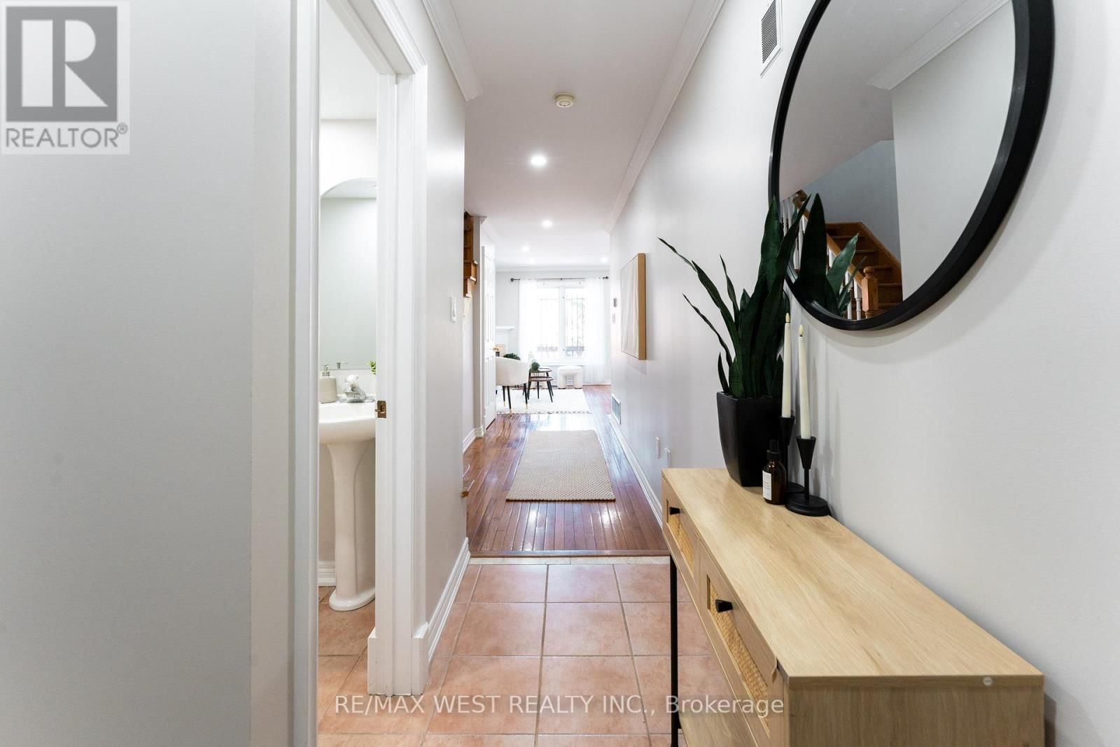 2 - 50 MARKHAM ROAD Image 4