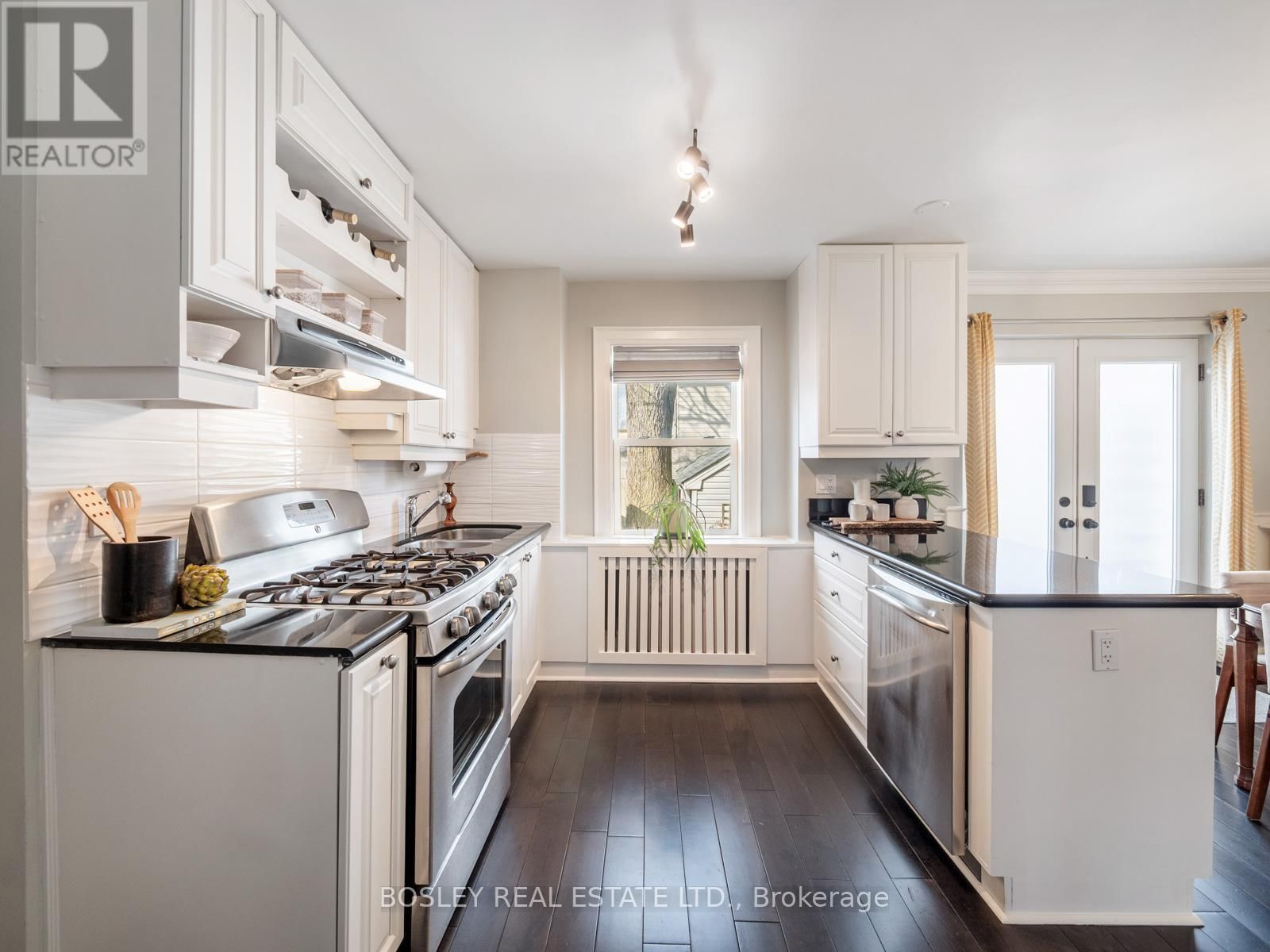 1070 WOODBINE AVENUE Image 16