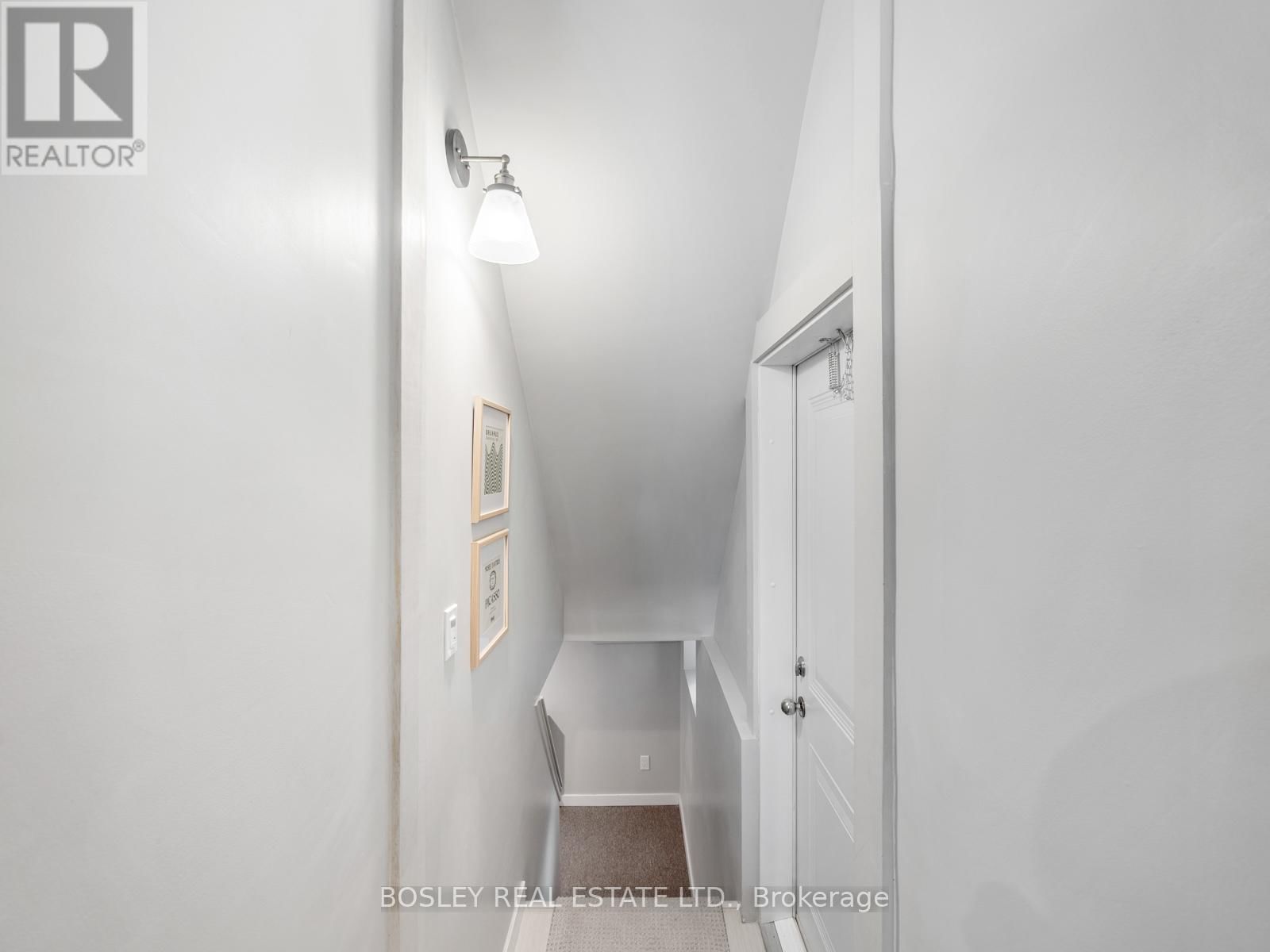 1070 WOODBINE AVENUE Image 31