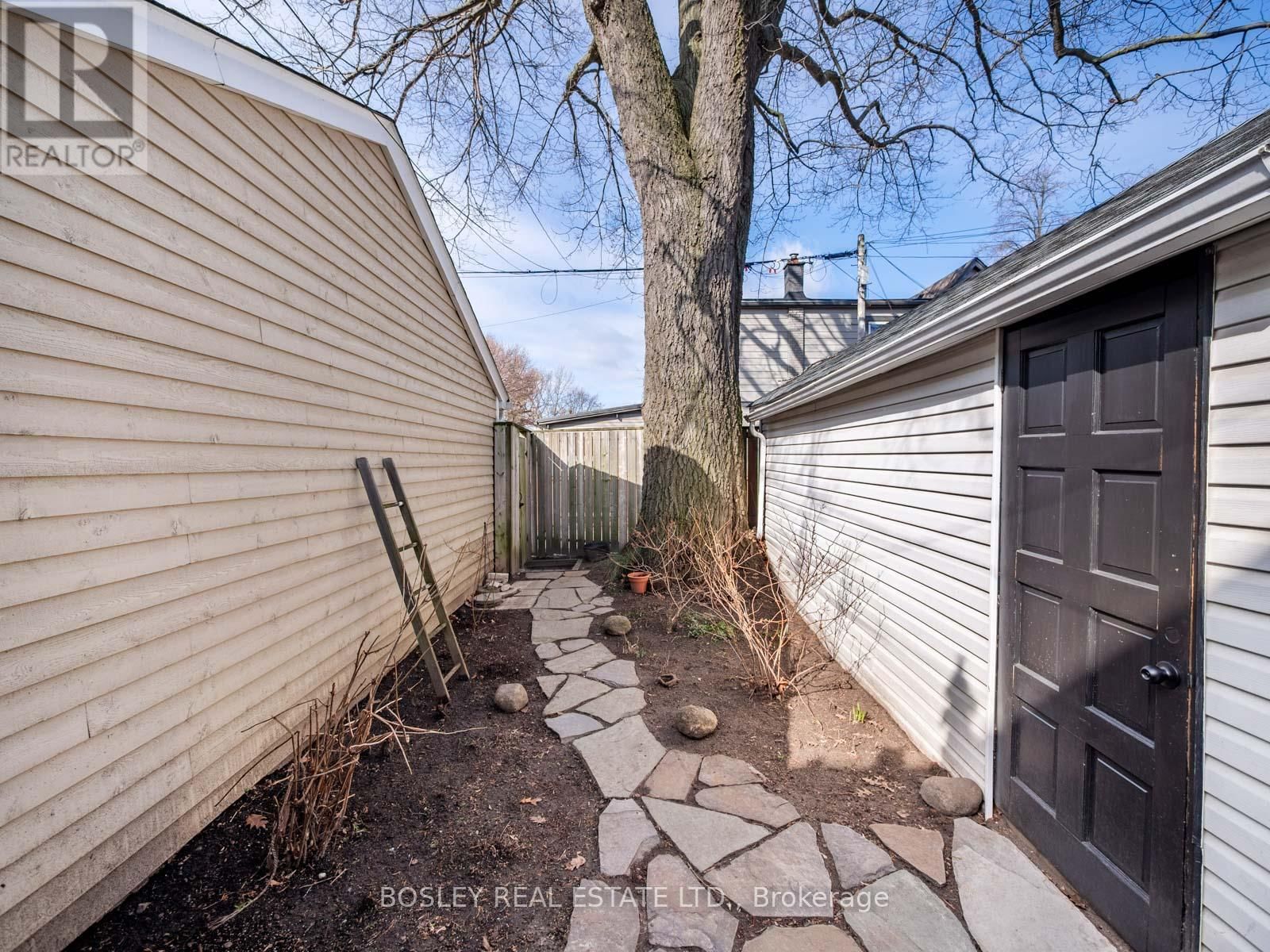 1070 WOODBINE AVENUE Image 47