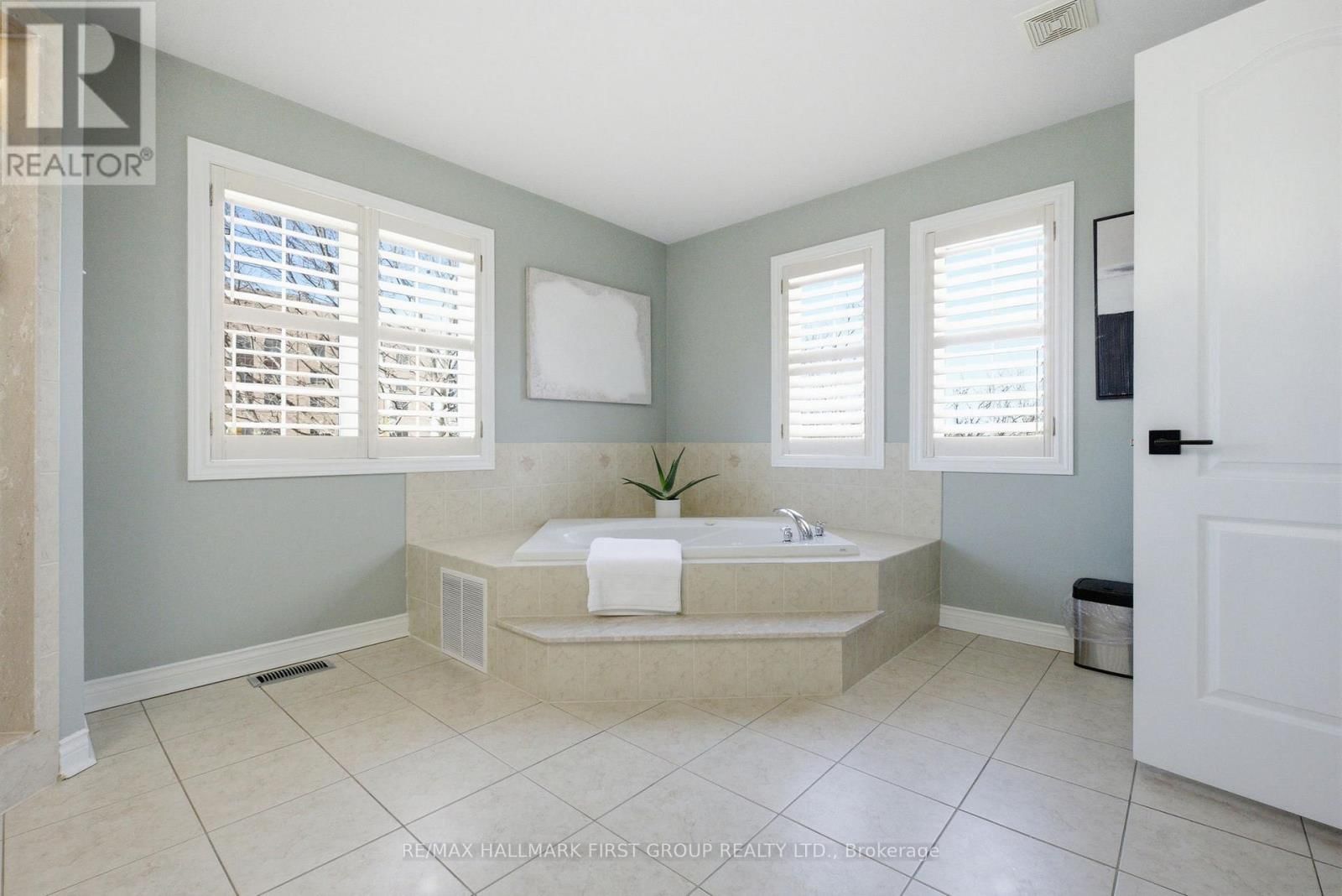 82 WOODCOCK AVENUE Image 18