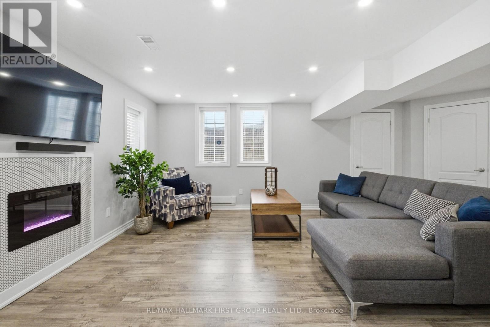 82 WOODCOCK AVENUE Image 29