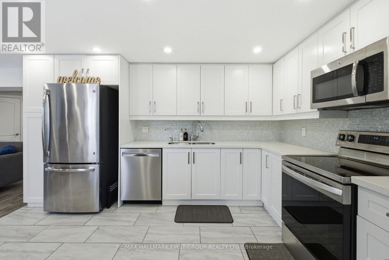 82 WOODCOCK AVENUE Image 32