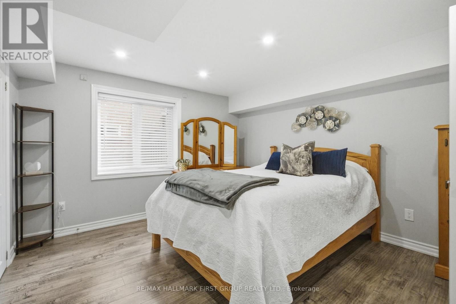 82 WOODCOCK AVENUE Image 34