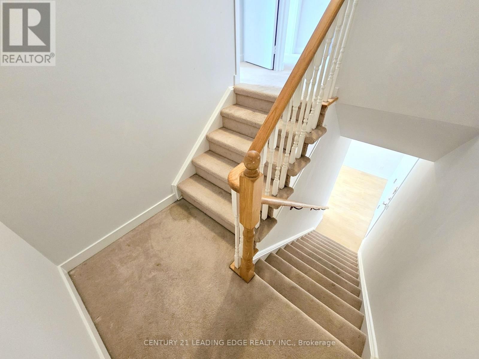 TH120 - 38 LEE CENTRE DRIVE Image 16