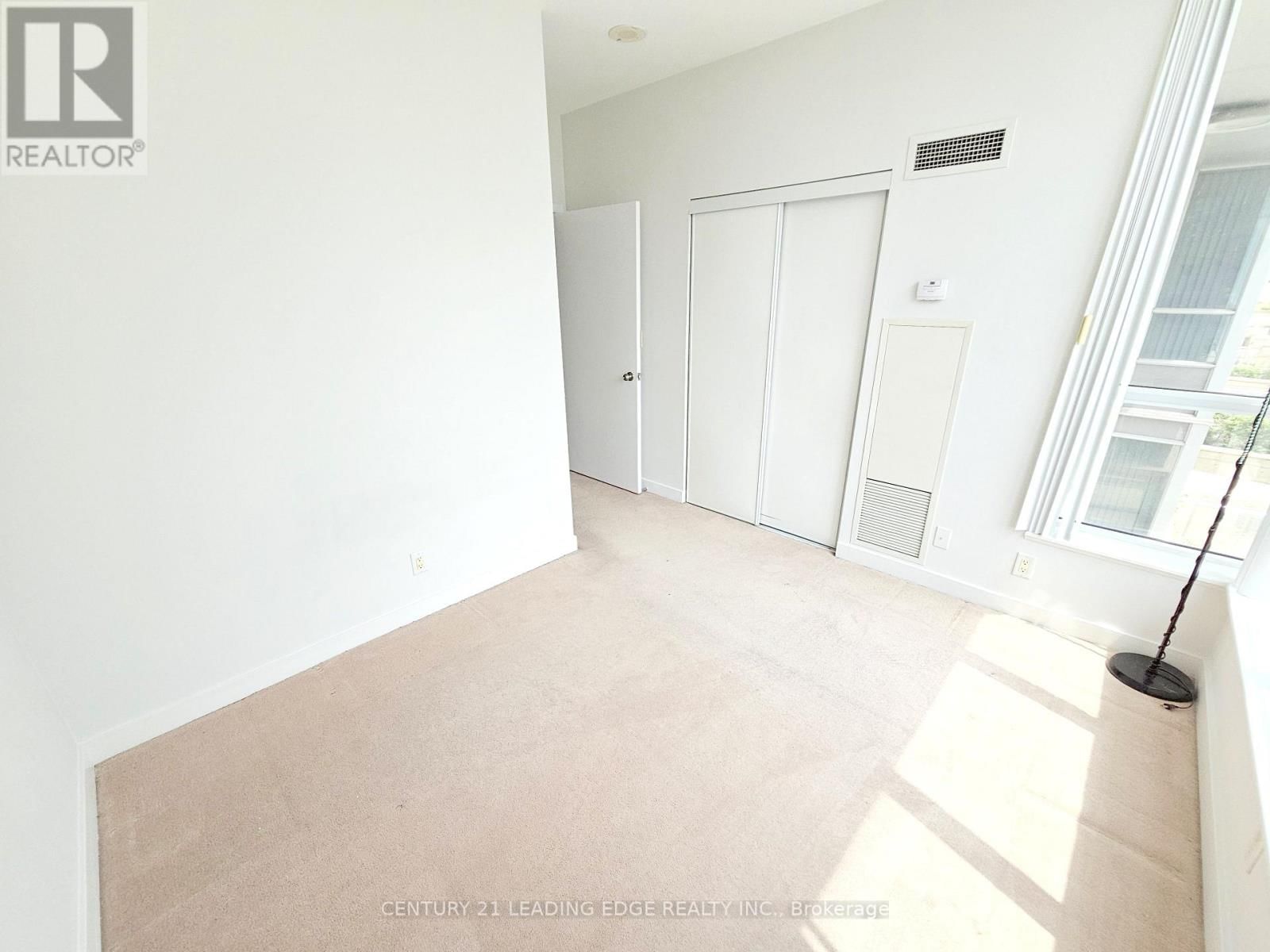 TH120 - 38 LEE CENTRE DRIVE Image 18